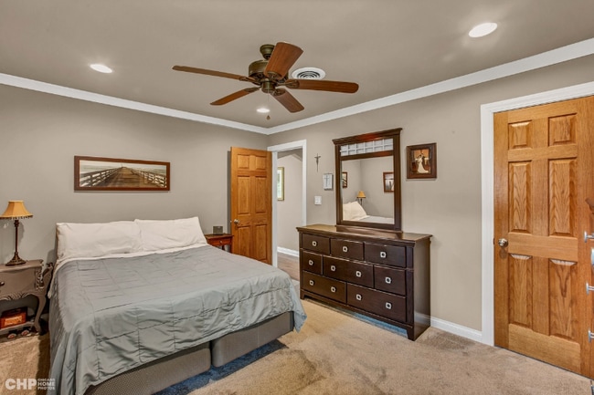 Building Photo - 9642 S Knox Ave