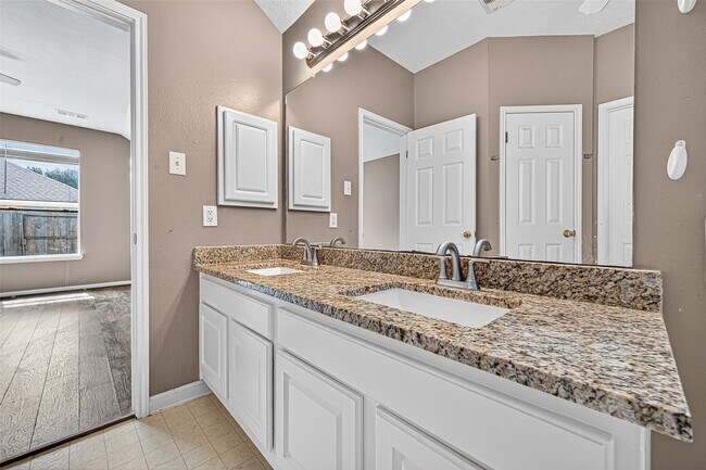 Building Photo - 2143 Mossy Trail Dr