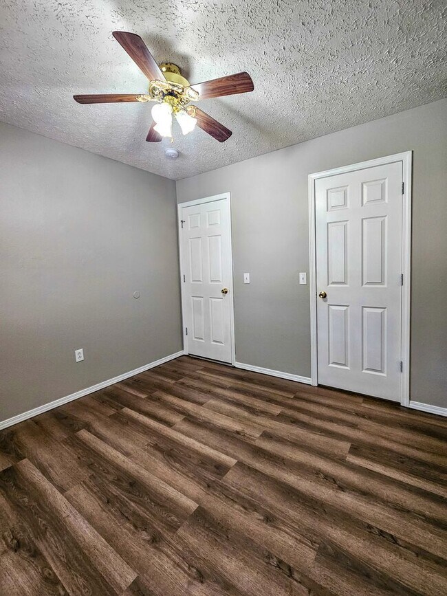 Building Photo - 1257 W Bridgewood Pl