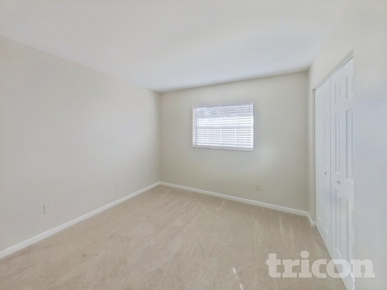 Building Photo - 1101 Seffner Valrico Rd