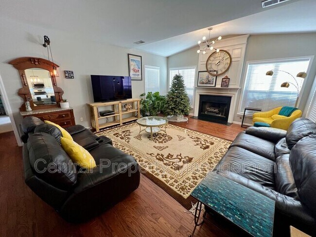 Building Photo - 3 Blanton Ln