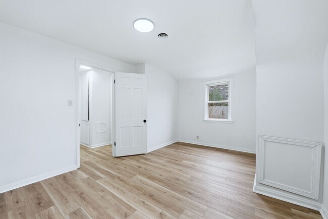 Building Photo - Freshly Updated 3BR Home with Garage & Carport