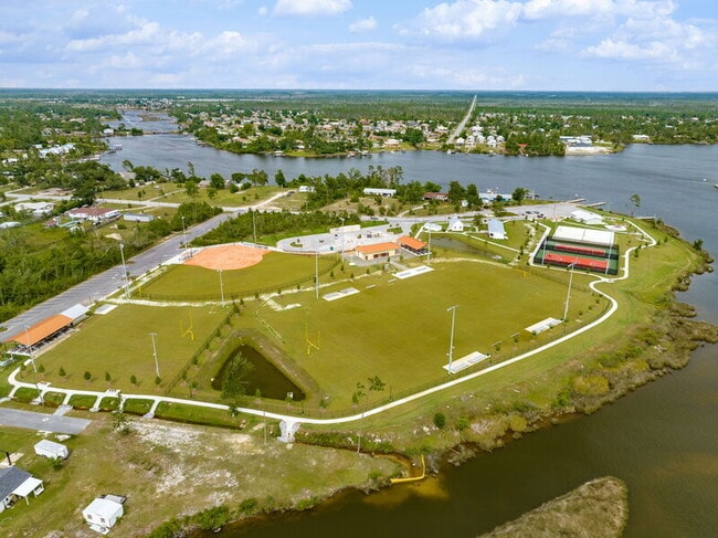 Building Photo - 526 Camellia Ave