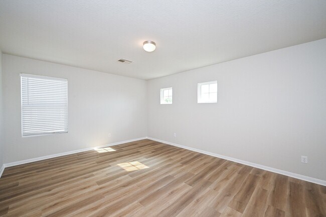 Building Photo - 3335 Dale Ridge Trail