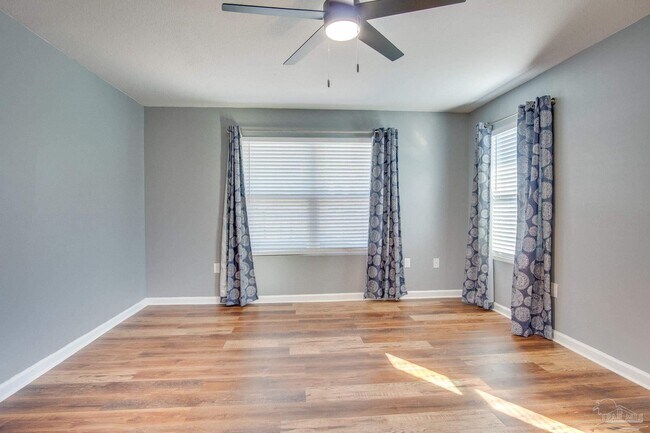 Building Photo - 4668 Red Oak Dr