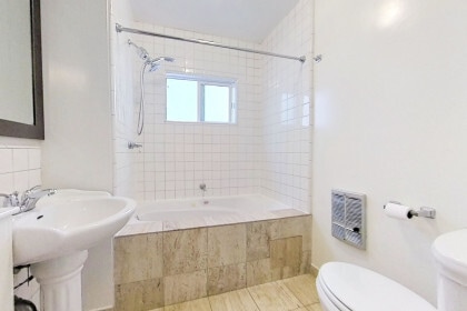 2nd floor bathroom - 3512 Pacific Ave