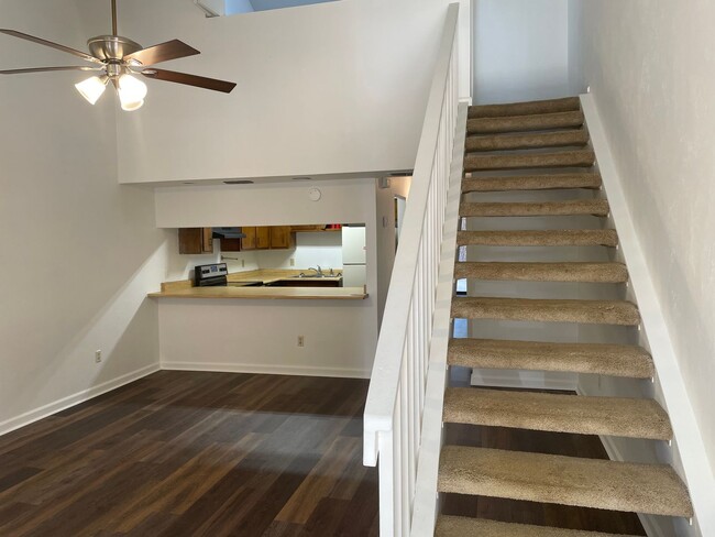 Building Photo - Cozy 2/2 close to FAMU and FSU