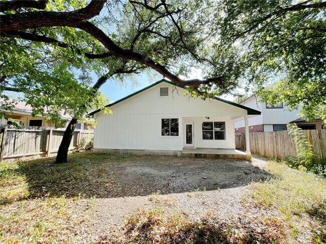 Building Photo - 2512 Claudia Dr