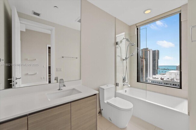 Building Photo - 460 NE 28th St