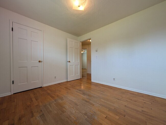 Building Photo - 3-Bedroom, 2-Bath Home In The River Road A...