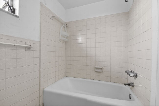 Building Photo - 1406 Barton Rd