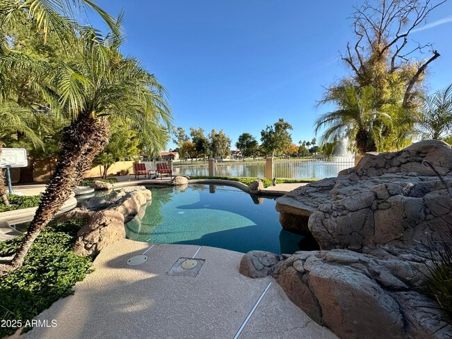 Building Photo - 5711 W Linda Ln