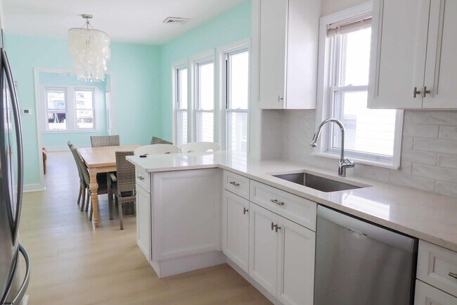 Building Photo - 129 N Derby Ave