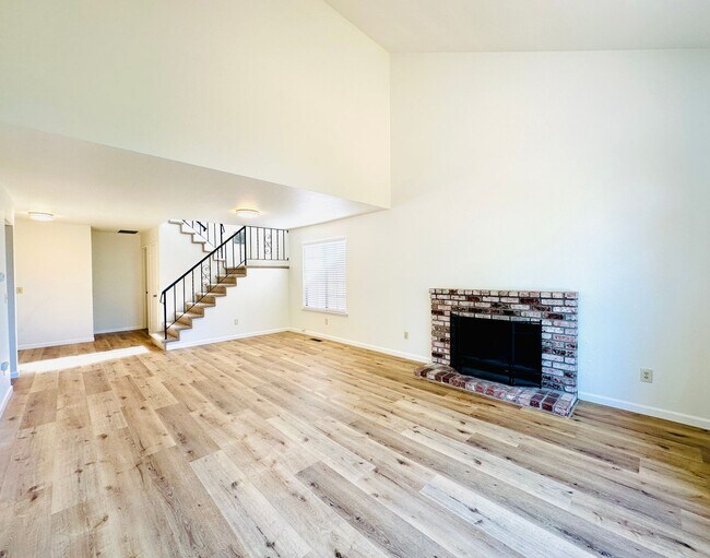 Building Photo - 1537 Yarberry Dr