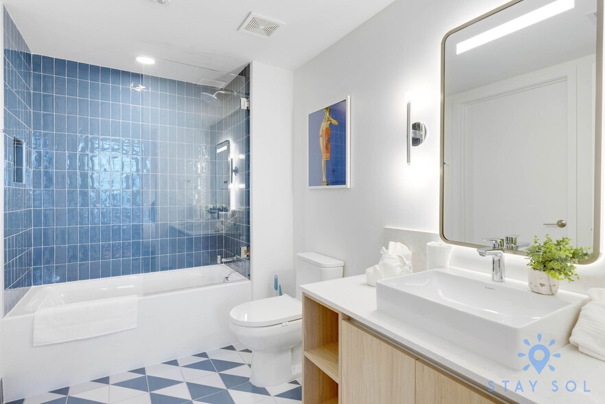 Building Photo - 601 NE 1st Ave