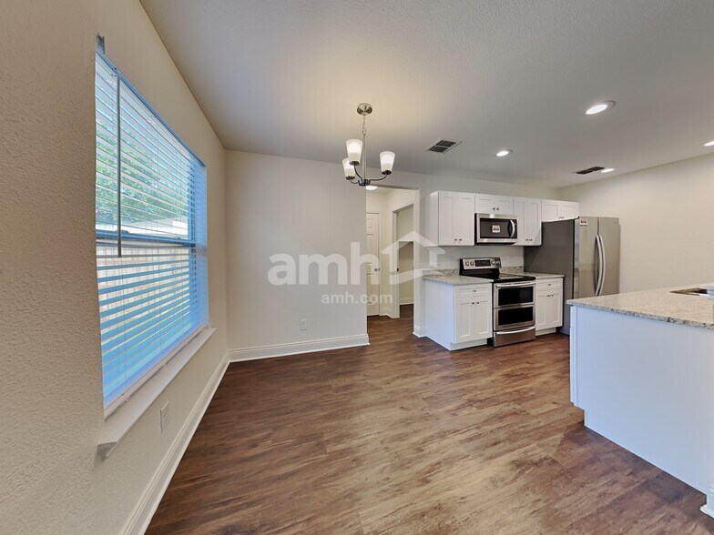 Building Photo - 10815 Canter Spur