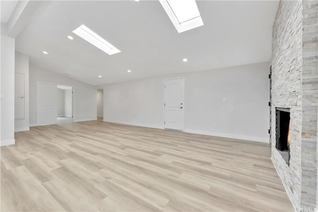 Building Photo - 1650 Tustin Ave