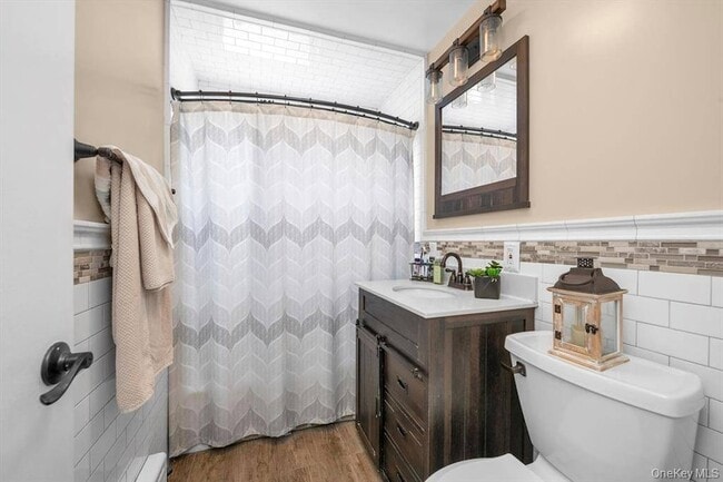 Building Photo - 2433 Young Ave