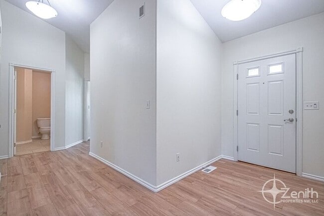 Building Photo - 516 NE 199th St