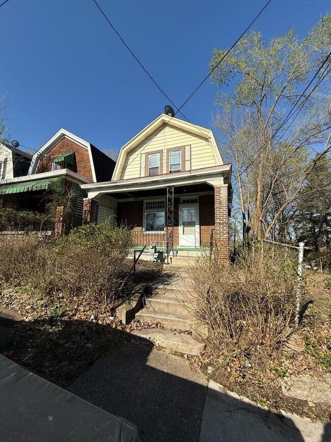 Primary Photo - 810 Gearing Ave