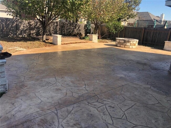 Building Photo - 227 Mossy Rock Dr