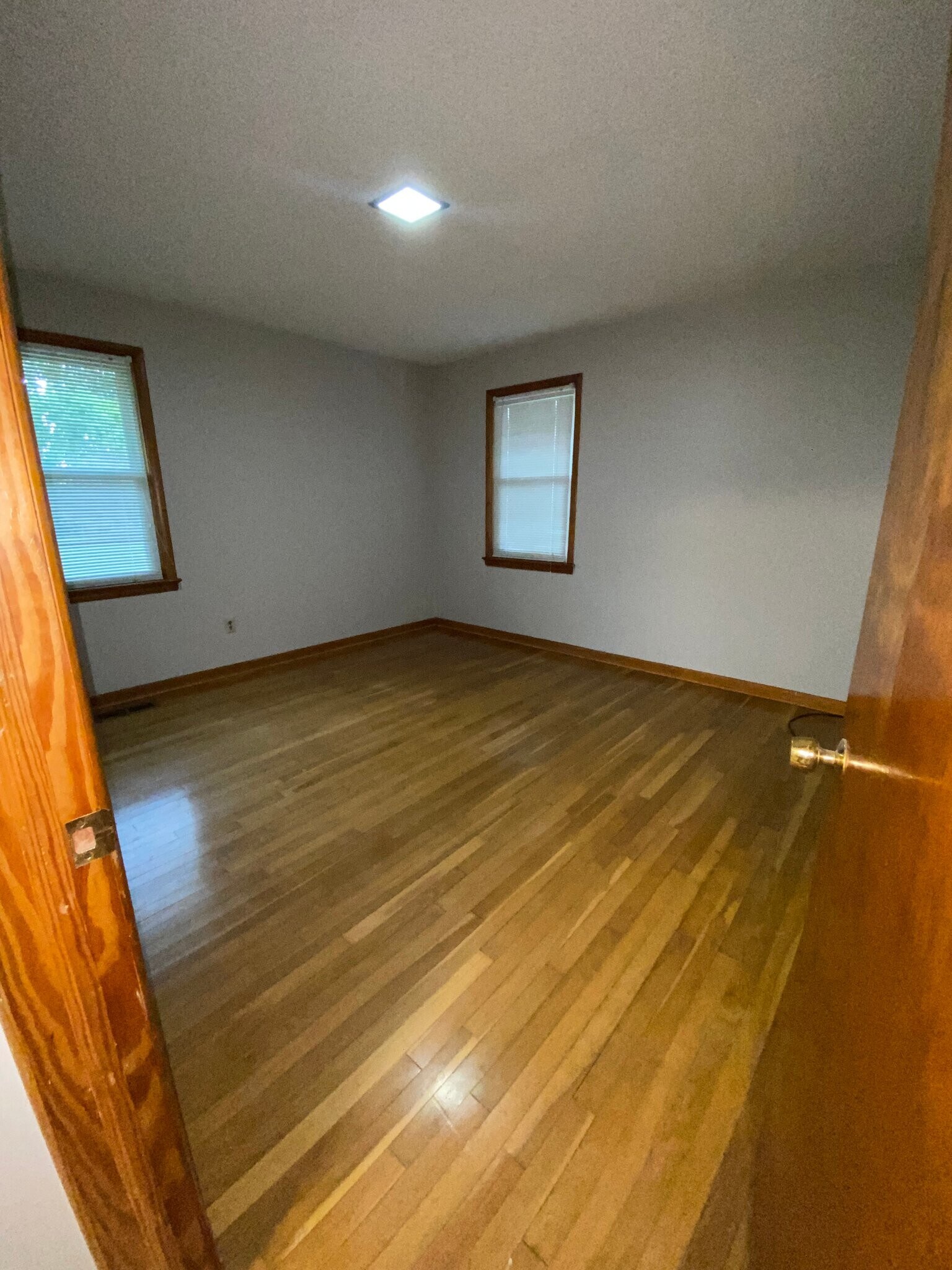 Building Photo - 117 Camellia Dr