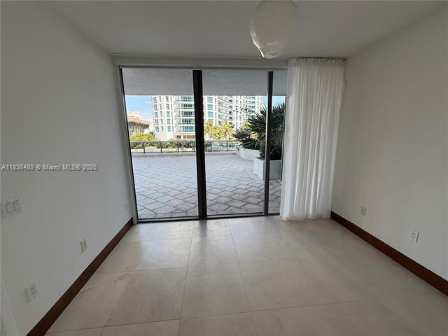 Building Photo - 5875 Collins Ave