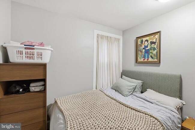 Building Photo - 869 N 29th St