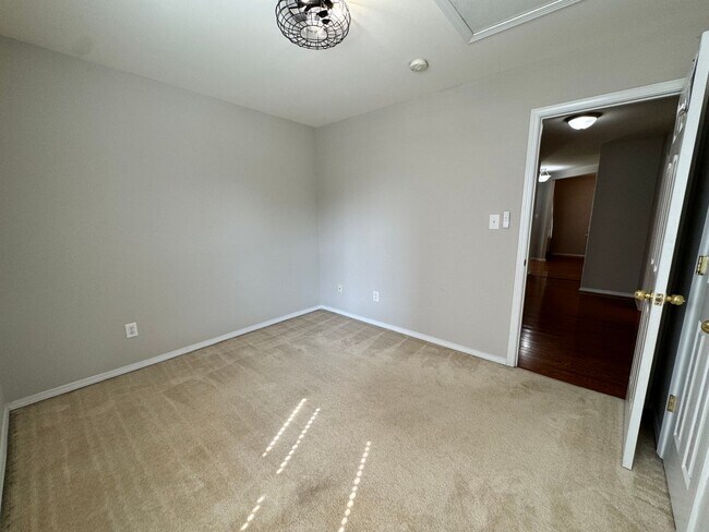 Building Photo - 5337 Thunderidge Drive
