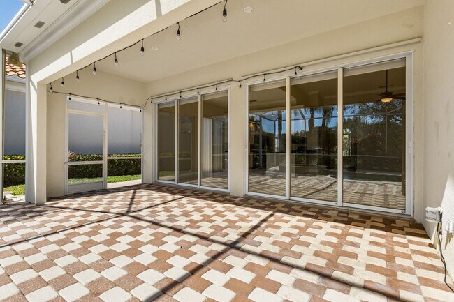 Building Photo - ** ISLAND WALK ** 3 BED + DEN / 2.5 BATH -...