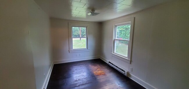 Building Photo - 3 Bedroom 1 Bathroom House