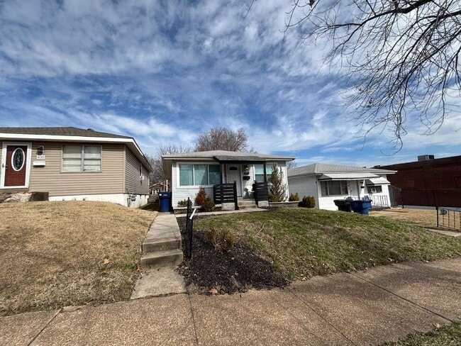 Building Photo - Section 8 welcome