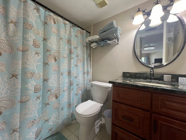 Building Photo - BEAUTIFUL and Renovated Riverfront Furnished Condo 2 Bedrooms, 2 Bathrooms