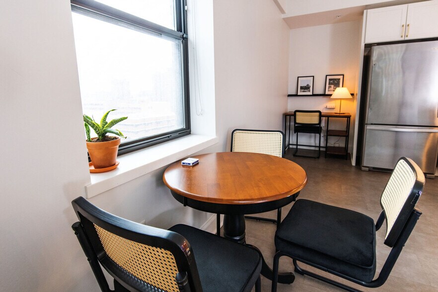 Building Photo - 758 North Broadway-SI ID1379067P