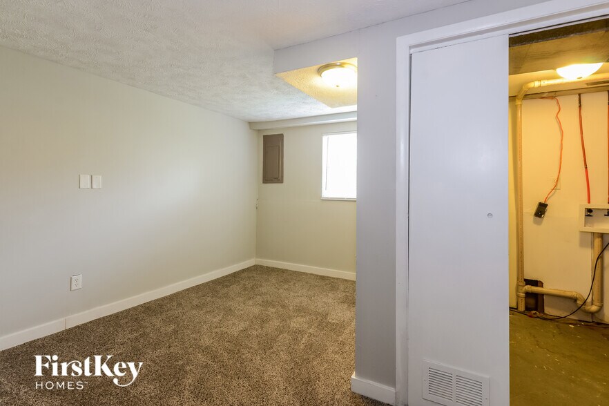 Building Photo - 5606 Winship Dr