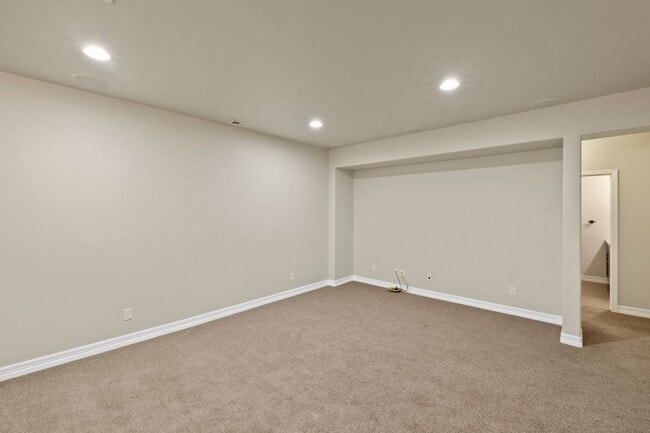 Building Photo - Immaculate & Stunning 4BD Ranch Style in C...