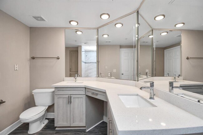 Building Photo - 3225 Woodland Park Dr