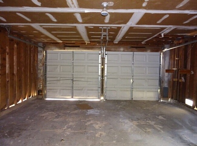 Building Photo - 9122 Ocean Gate St