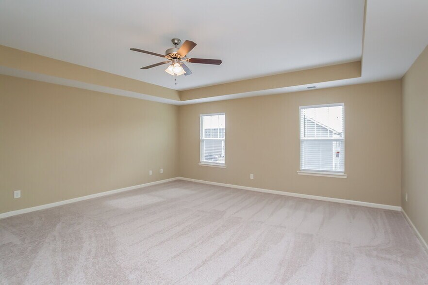 Building Photo - 124 Hill Crest Cir