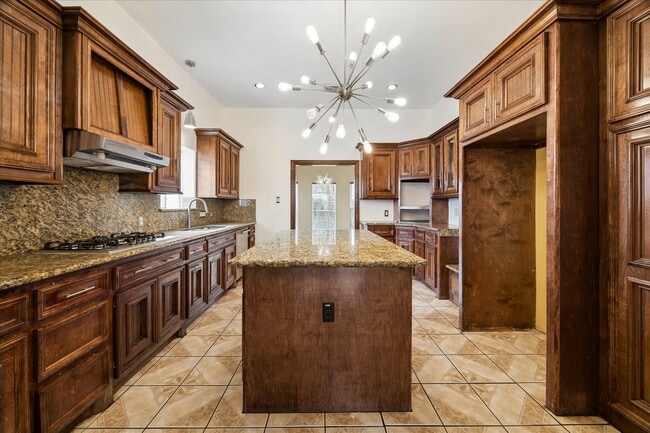 Building Photo - 5027 Creekmont Dr