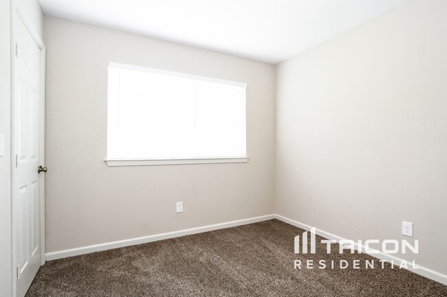 Building Photo - 12318 Flaxen Dr