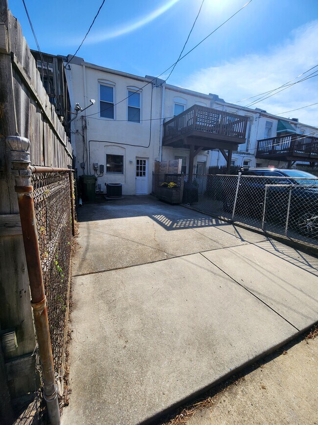 Building Photo - 1720 Jackson St