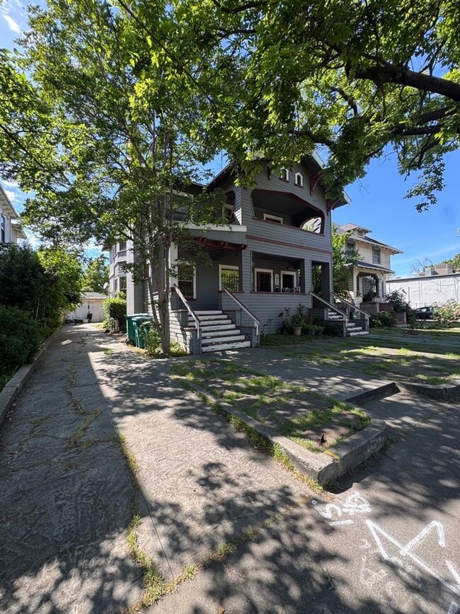 Building Photo - San Joaquin St