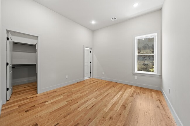 Building Photo - 424 Woodlawn Ave