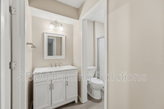 Building Photo - 6601 E 128th St