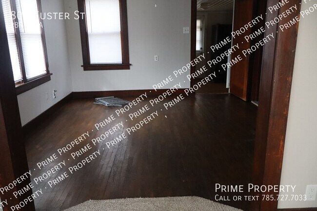Building Photo - 804 Custer St
