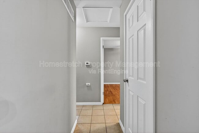 Building Photo - 2385 Greenbriar Dr