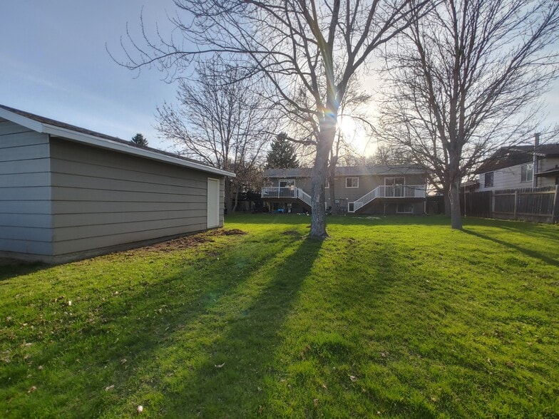 Building Photo - 1307 S Washington St