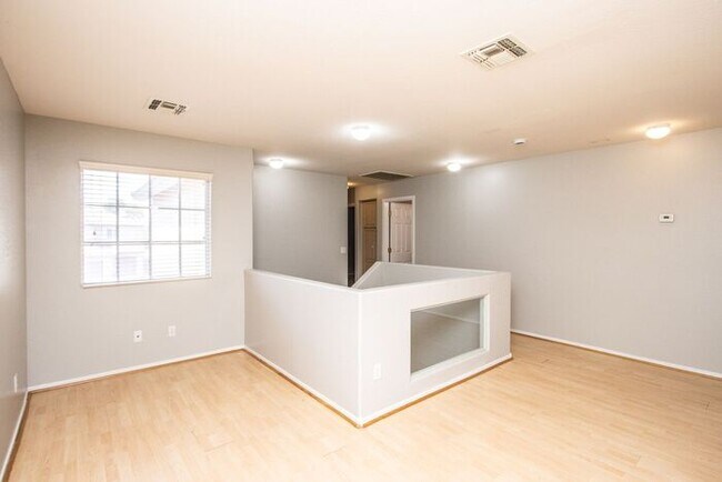 Building Photo - Welcome to this beautiful 4 bedroom, 3 bathroom home in San Tan Valley, AZ.