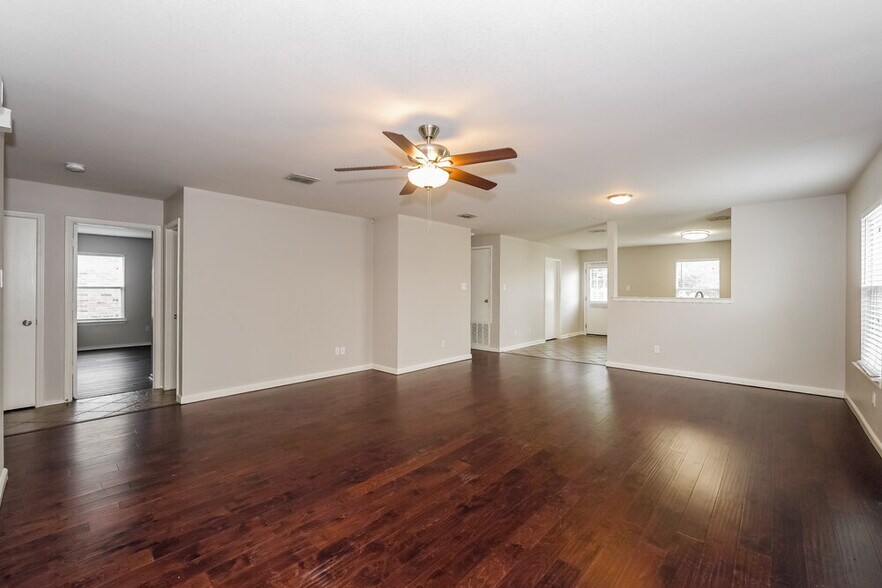Building Photo - 1708 Diamond Lake Trail